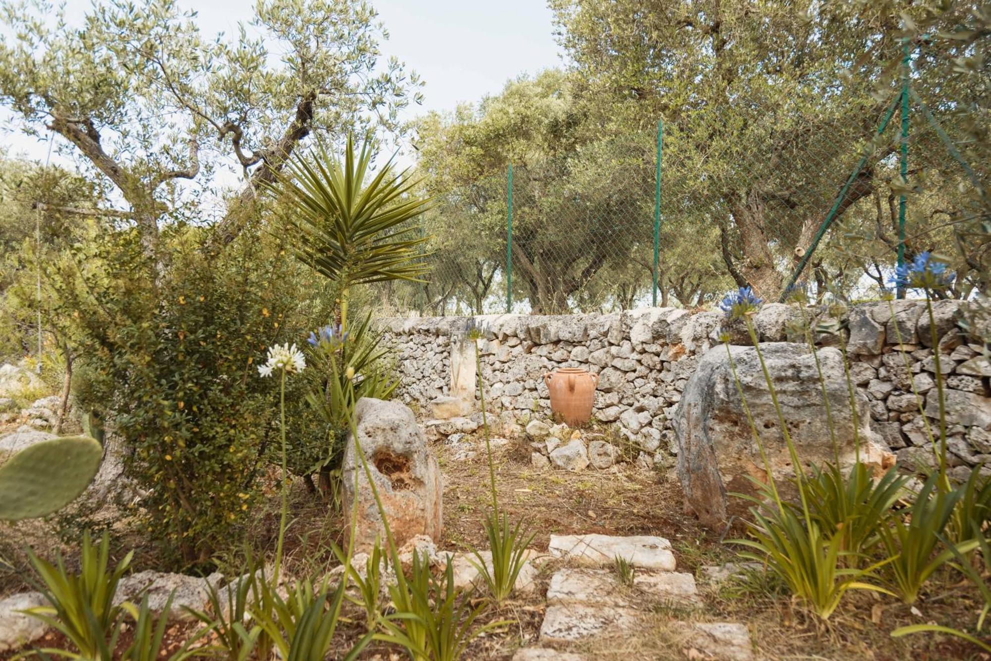 Trulli Santa Maria Odegitria Relais Pensionat Ostuni Exteriör bild